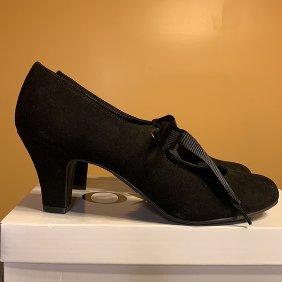 Pumps - Picture 2 of 5